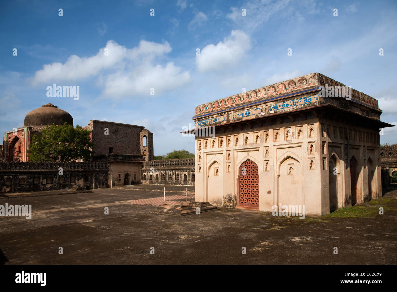 Jamali Kamali Grab und Moschee befindet sich in der archäologischen Dorfkomplex in Mehrauli, Delhi Stockfoto