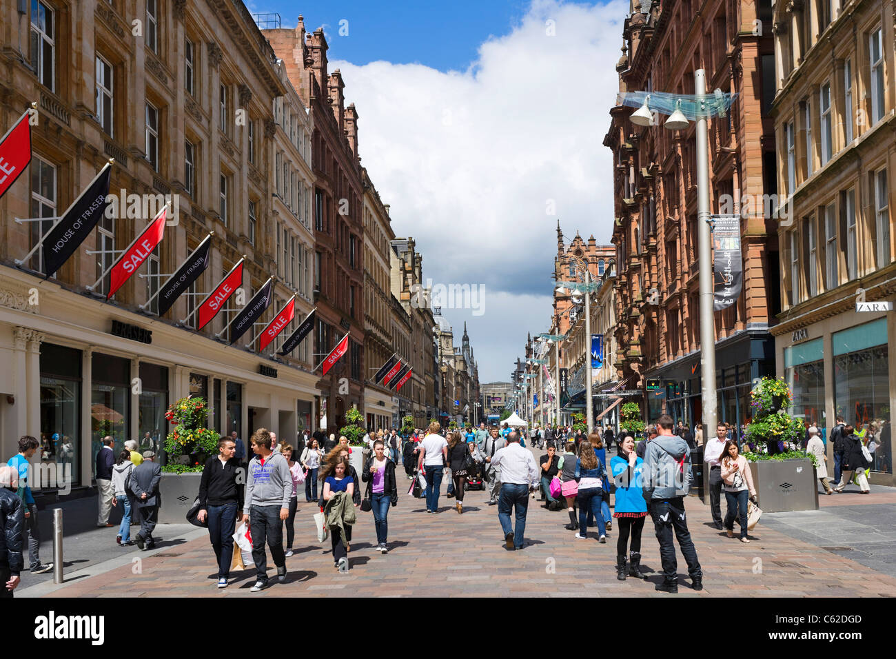 Geschäfte auf der Buchanan Street in der City Centre, Glasgow, Schottland, Großbritannien Stockfoto