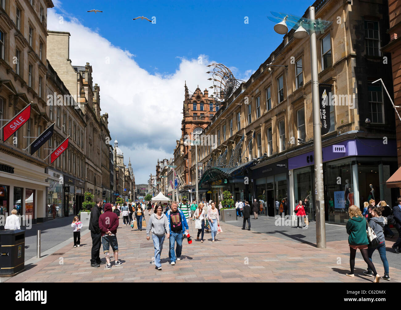 Geschäfte auf der Buchanan Street in der City Centre, Glasgow, Schottland, Großbritannien Stockfoto
