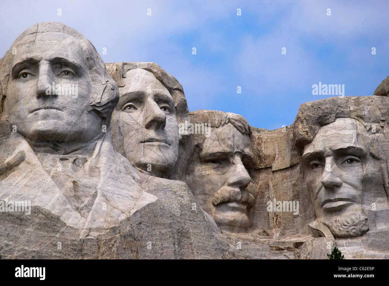 Köpfe der vier amerikanischen Präsidenten geschnitzt in Mount Rushmore