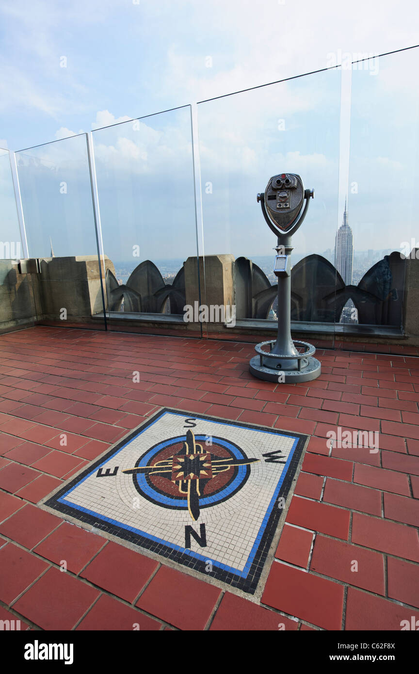 Fernglas auf der Rock Observation Deck, Rockefeller building, New York City, Vereinigte Staaten von Amerika. Stockfoto