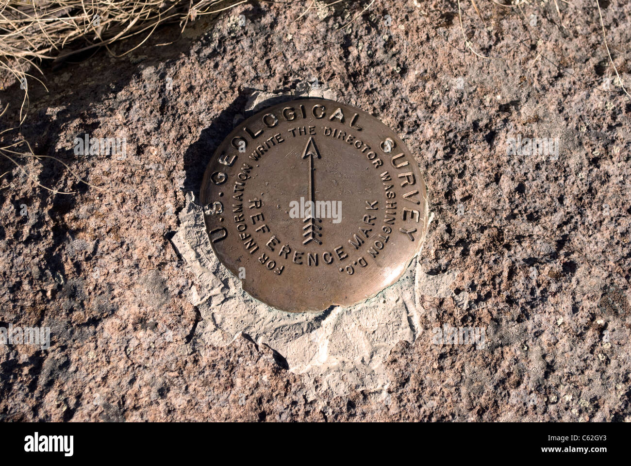 Eine Referenz-Markierung am Gipfel des Cerro Grande, bezeichnet die Position des US Geological Service Umfrage Marker gefunden. Stockfoto