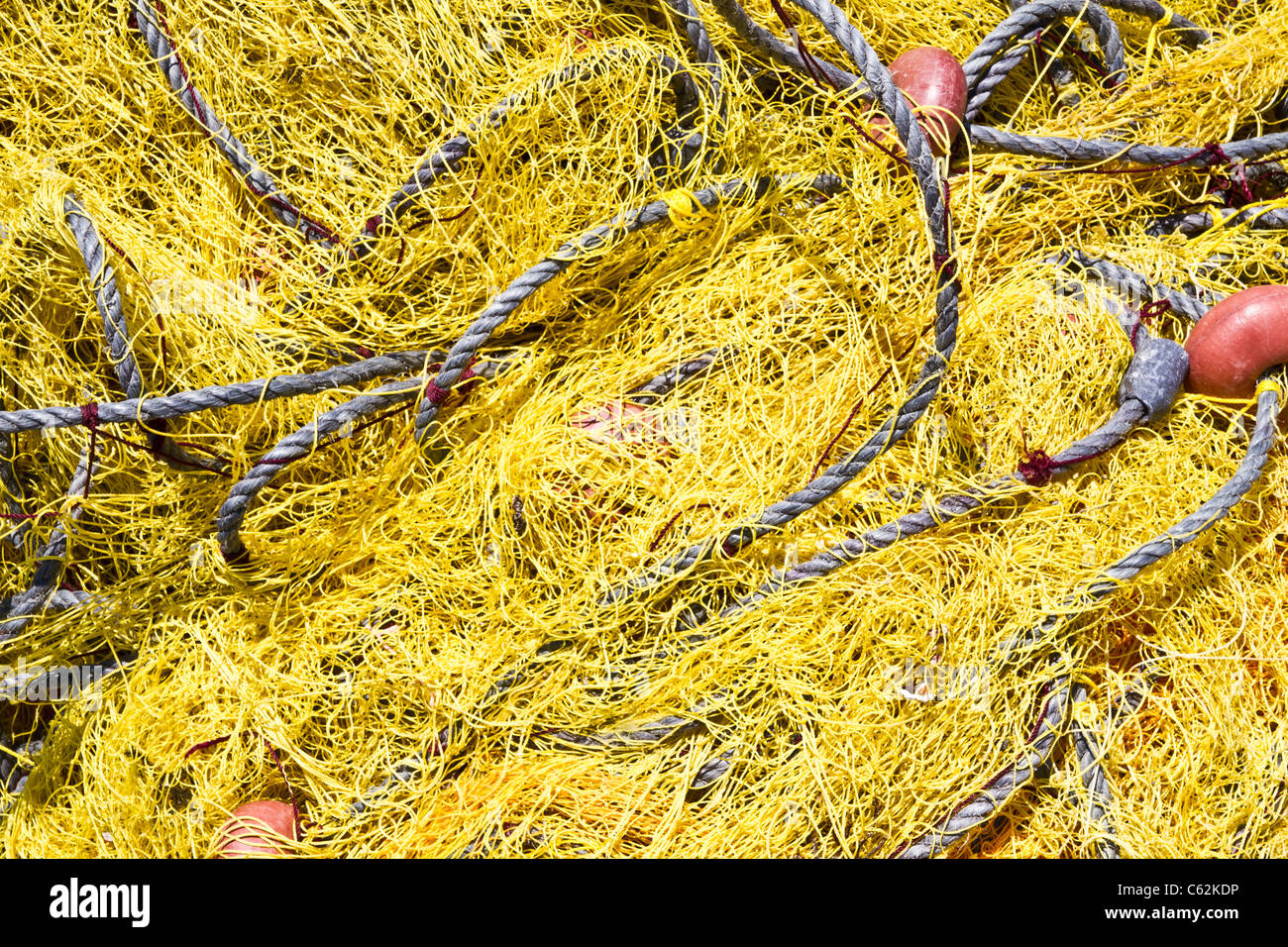 Fischernetz mit Schwimmern closeup Stockfoto