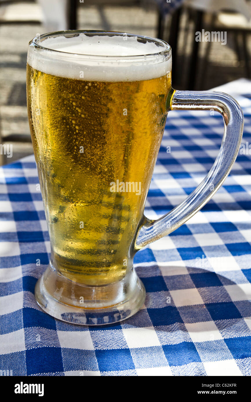 Ein Glas Bier Closeup auf dem Tisch Stockfoto