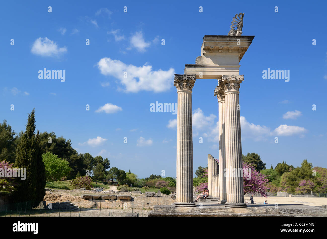 Römischer Tempel in der ruinierten römischen Stadt oder römischen Stadt Glanum, Saint-Rémy-de-Provence, Provence, Frankreich Stockfoto