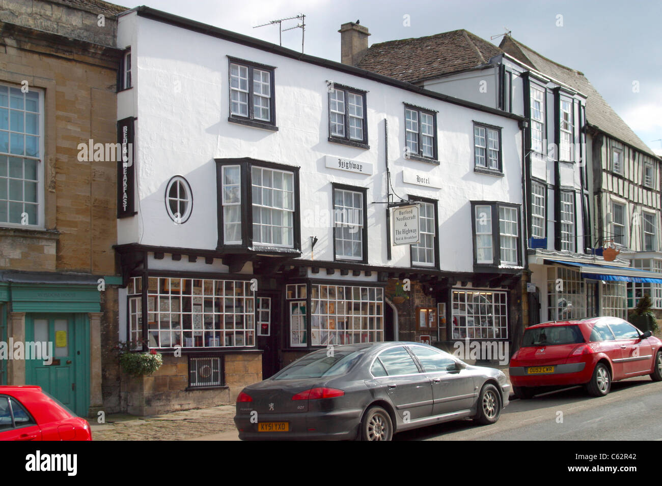 Alte Fronten auf der High Street, Burford, Oxfordshire Cotswolds, England, Großbritannien Stockfoto