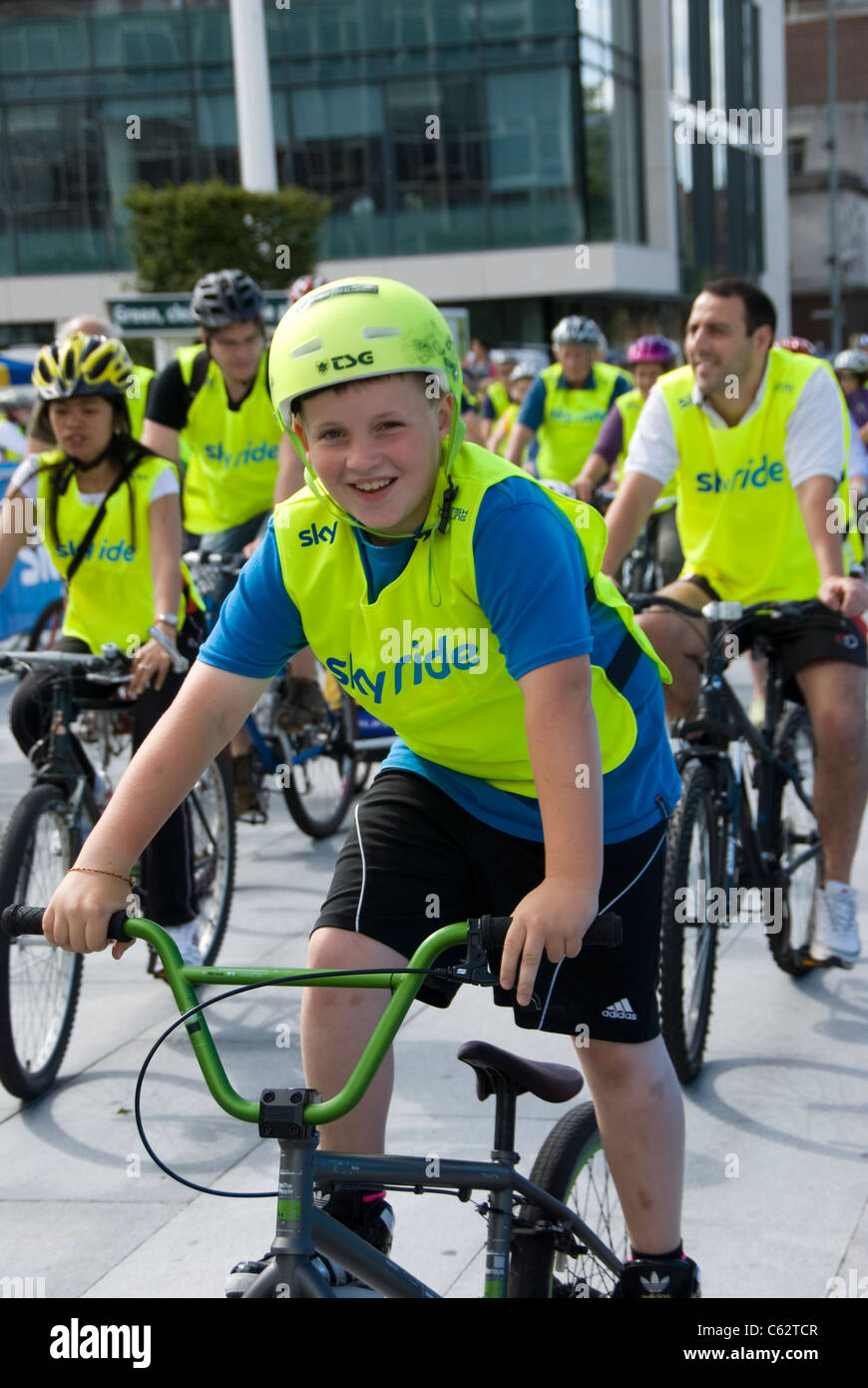 Kleiner Junge auf der Southampton Sky Ride 2011 Stockfoto