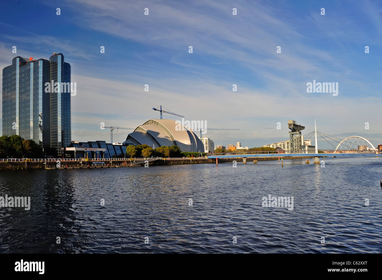 Clyde Waterfront Sanierung. Von L bis R - The Crowne Plaza Hotel, Clyde Centre, Finnieston Kran. Stockfoto