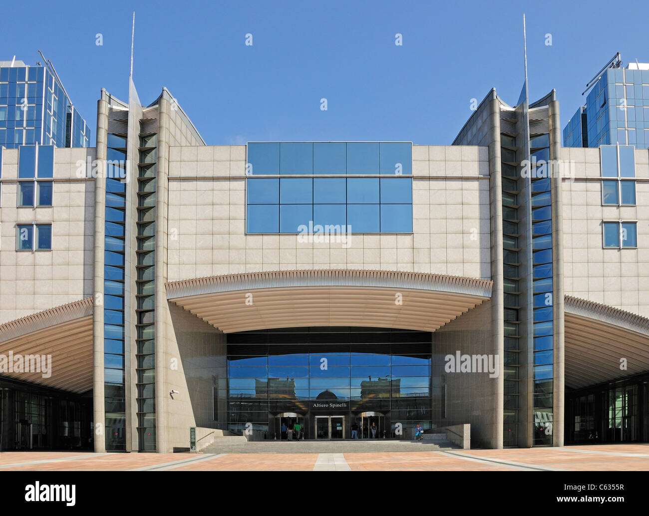 Brüssel / Bruxelles, Belgien. Gebäude des Europäischen Parlaments (1993) Hauseingang Altiero Spinelli Stockfoto