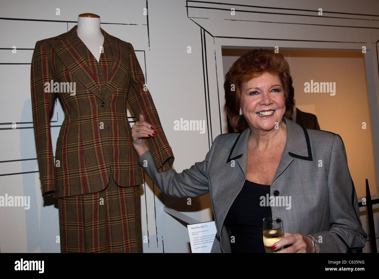 Cilla Black bei der Eröffnung der Tommy Nutter Ausstellung "Rebel in der Zeile" an der Mode und Textil-Museum, London. Stockfoto