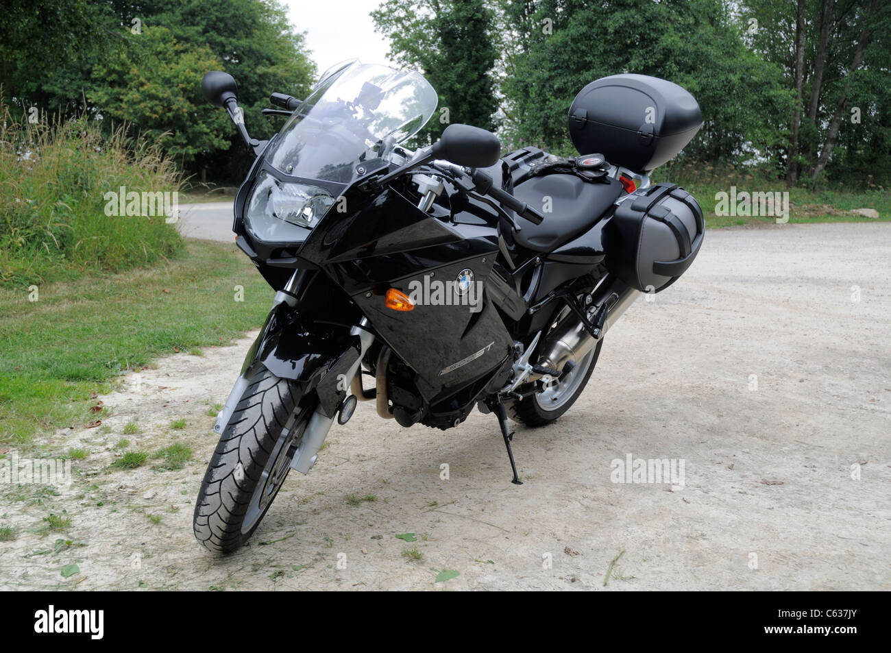 Schwarzen BMW Motorrad mit Gepäck Packtaschen und Topcase Touring Stockfoto