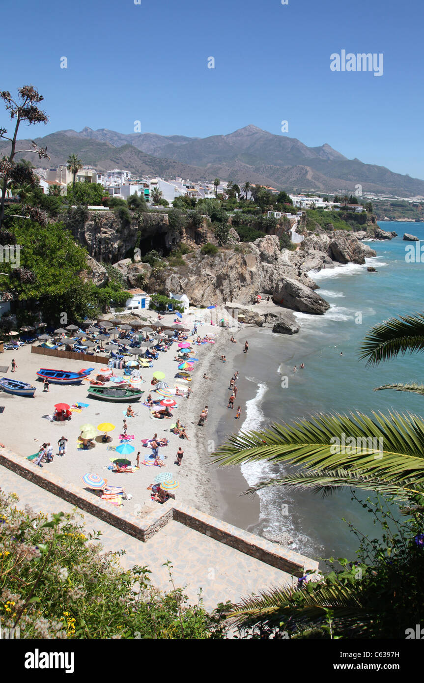 der Strand im Zentrum von Nerja. Spanien Stockfoto