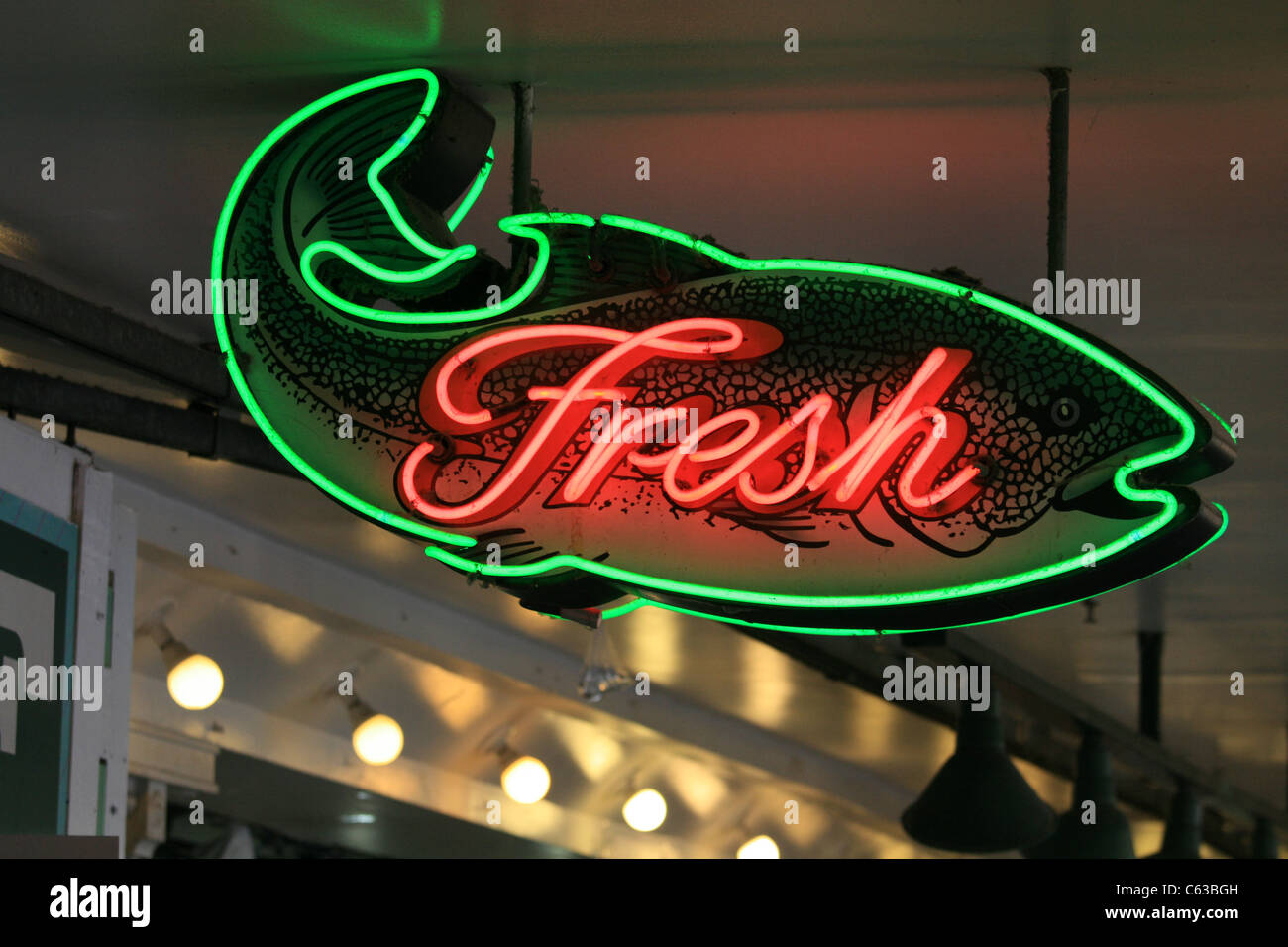 Bekannt für seine frischen Fisch, Pike Place Market, Seattle Washington Stockfoto