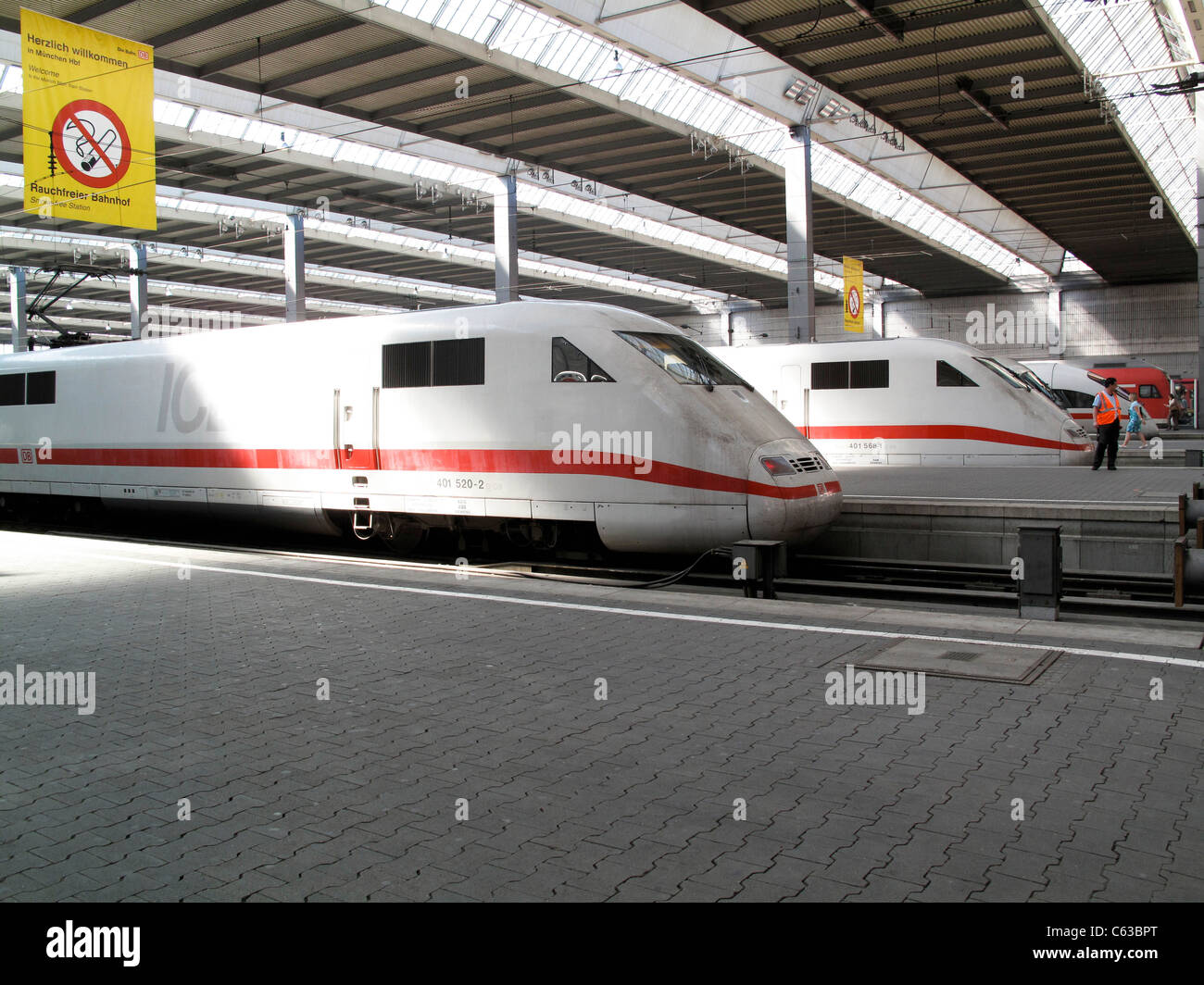 ICE-Züge am Main Hauptbahnhof in München, Deutschland Stockfoto
