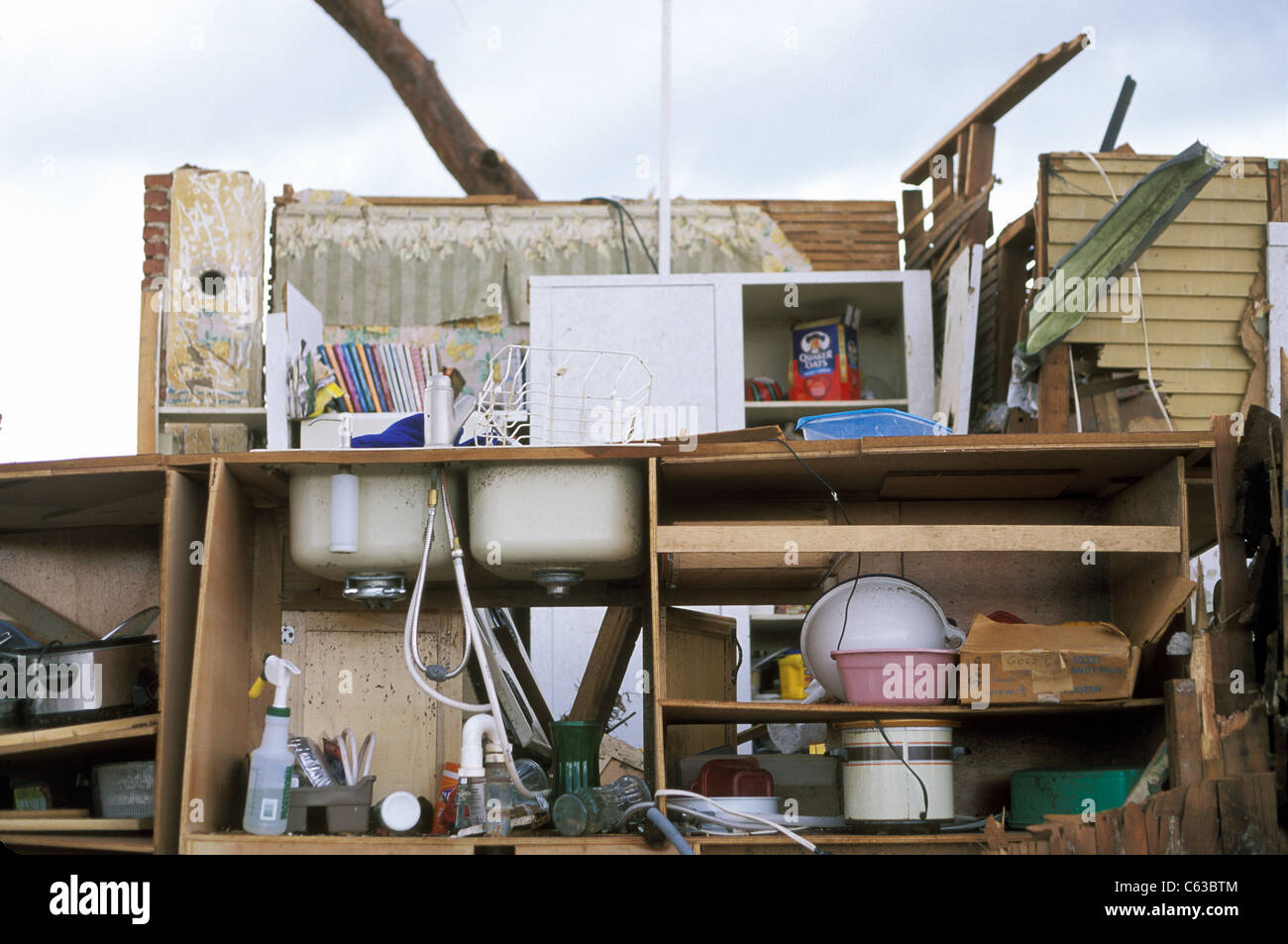 Die exponierten Küche eines Hauses durch einen Tornado in Joplin, Missouri, 25. Mai 2011 zerstört. Stockfoto