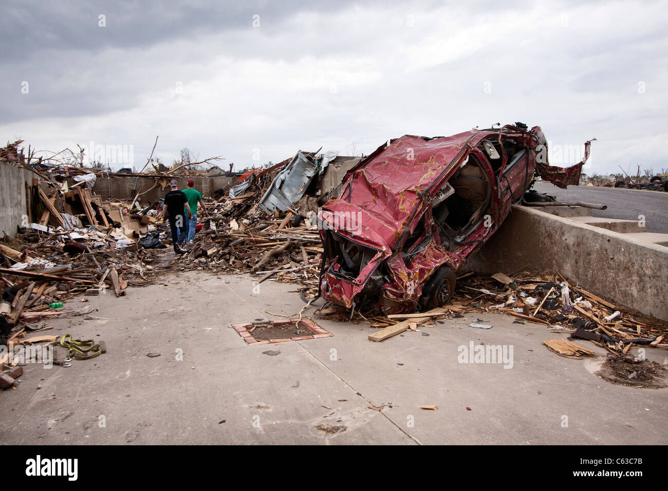 Ein LKW geworfen und durch einen Tornado in Joplin, Missouri, 25. Mai 2011. Stockfoto