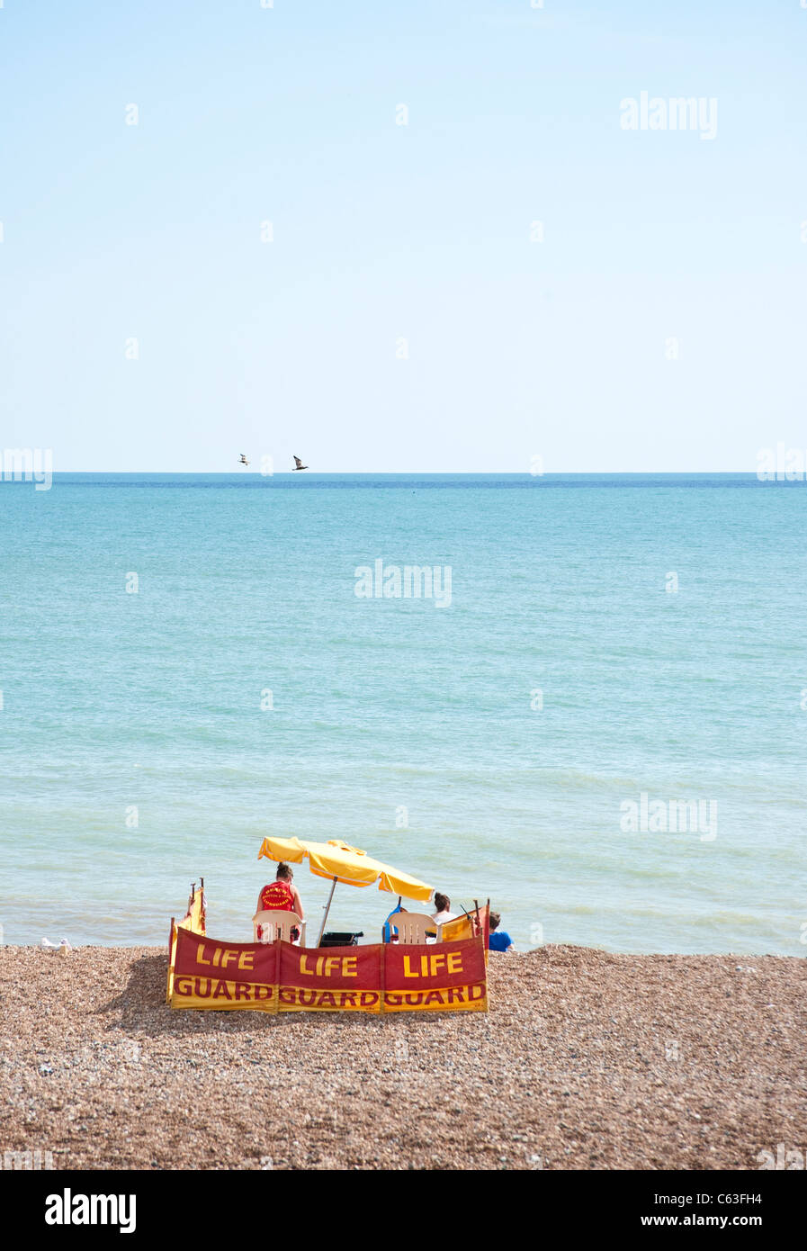 Rettungsschwimmer am Strand von Brighton Stockfoto