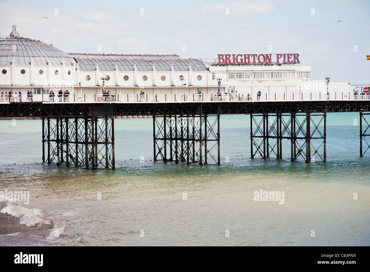Seitenansicht des Palace Pier von Brighton Stockfoto