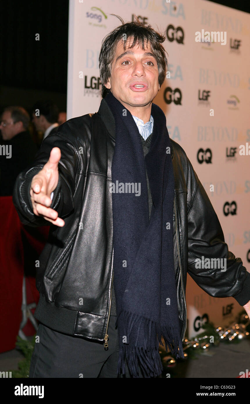 Tony Danza bei der Premiere von BEYOND THE SEA im Ziegfeld Theater, NY, 8. Dezember 2004. (Foto: Gbinuya/Everett Collection) Stockfoto