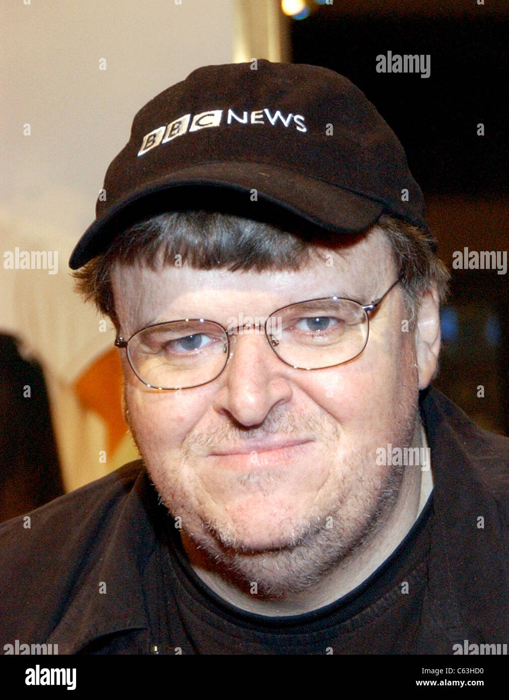 Michael Moore bei der Premiere von SPANGLISH, Los Angeles, CA, 9. Dezember 2004. (Foto: John Hayes/Everett Collection) Stockfoto