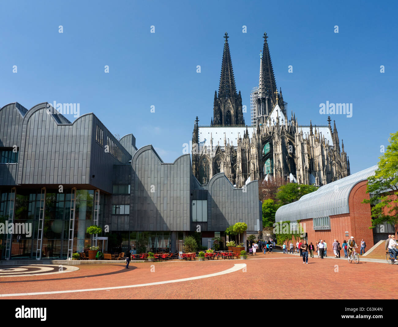 Ansicht des Museum Ludwig und Dom in Köln Stockfoto