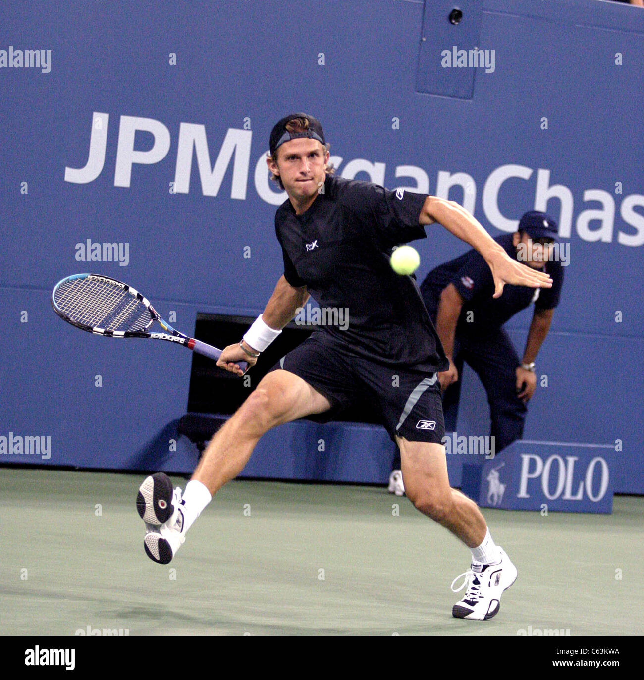 Igor Andreev innen für US Open Tennisturnier, Arthur Ashe Stadion, Flushing, NY, 1. September 2005. Foto von: Rob Rich/Everett Collection Stockfoto