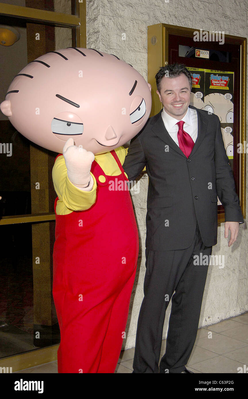Stewie Griffin, Seth MacFarlane im Ankunftsbereich für FAMILY GUY STEWIE GRIFFIN: THE UNTOLD STORY DVD Party, Manns National Theatre, Los Angeles, Kalifornien, 27. September 2005. Foto von: Michael Germana/Everett Collection Stockfoto