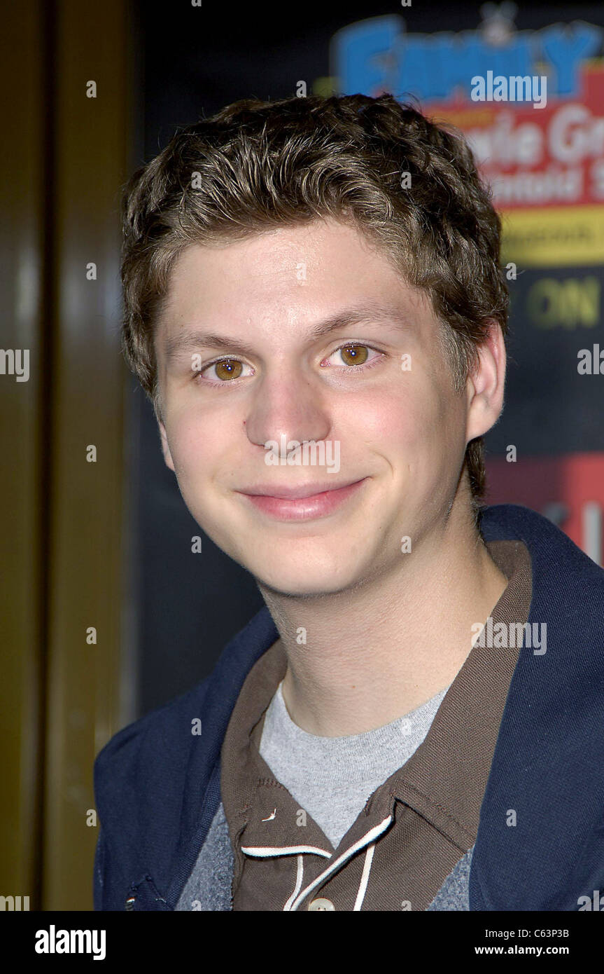 Michael Cera im Ankunftsbereich für FAMILY GUY STEWIE GRIFFIN: THE UNTOLD STORY DVD Party, Manns National Theatre, Los Angeles, CA, Stockfoto