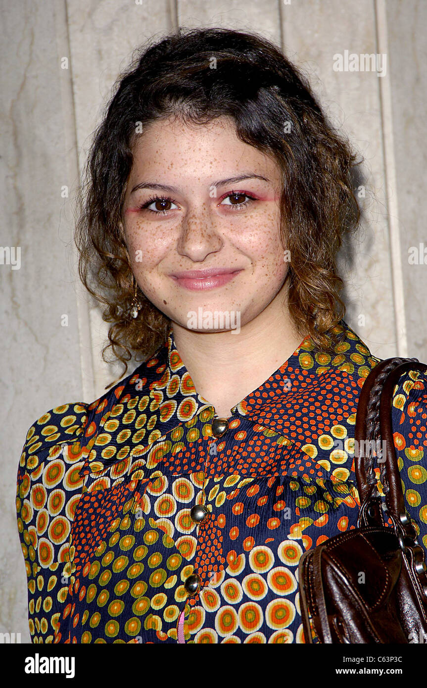 Alia Shawkat im Ankunftsbereich für FAMILY GUY STEWIE GRIFFIN: THE UNTOLD STORY DVD Party, Manns National Theatre, Los Angeles, CA, Stockfoto
