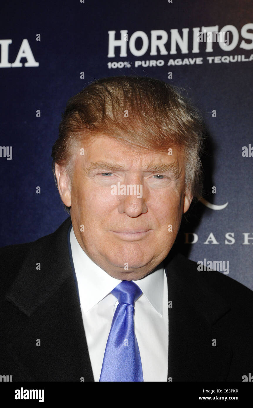 Donald Trump im Ankunftsbereich für PERFUMANIA feiert Debüt auf THE APPRENTICE, Provokateur, New York, NY 10. November 2010. Foto von: William D. Bird/Everett Collection Stockfoto