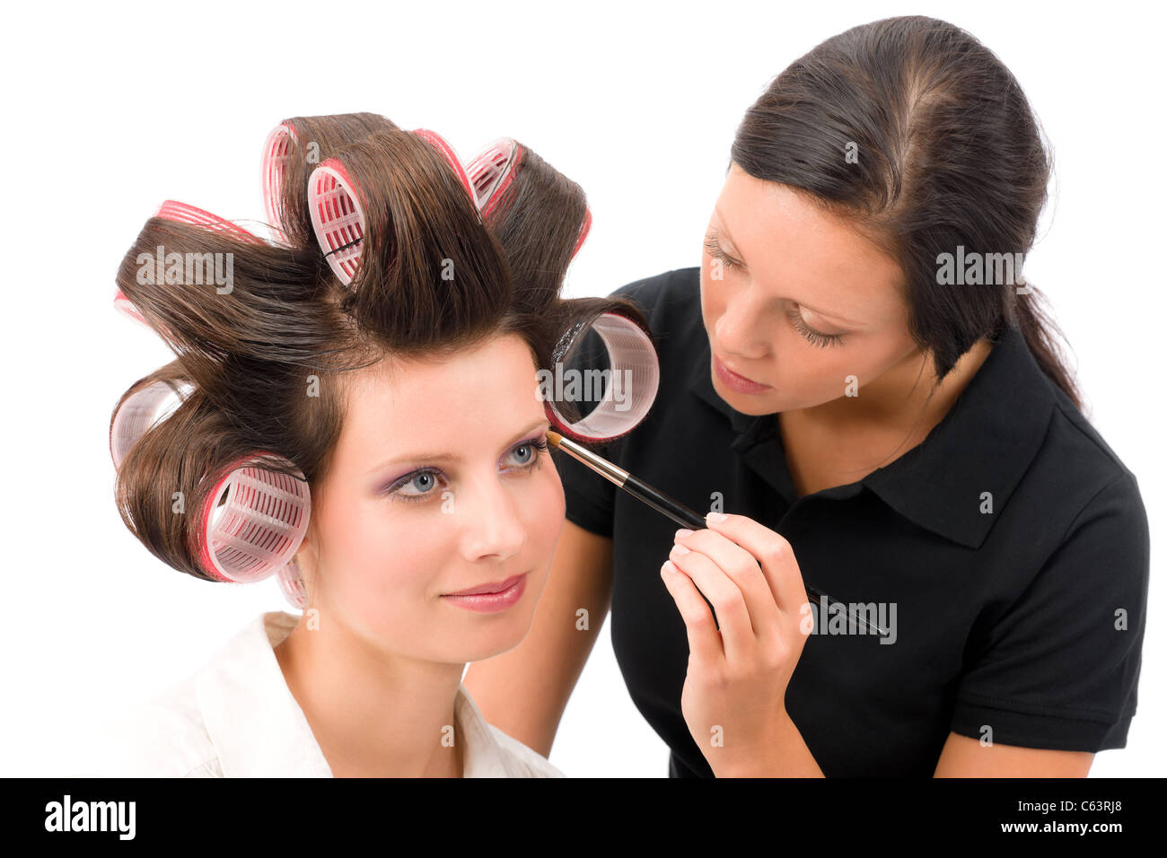 Make-up-Künstler-Frau-Mode-Modell gelten Lidschatten mit Pinsel Stockfoto