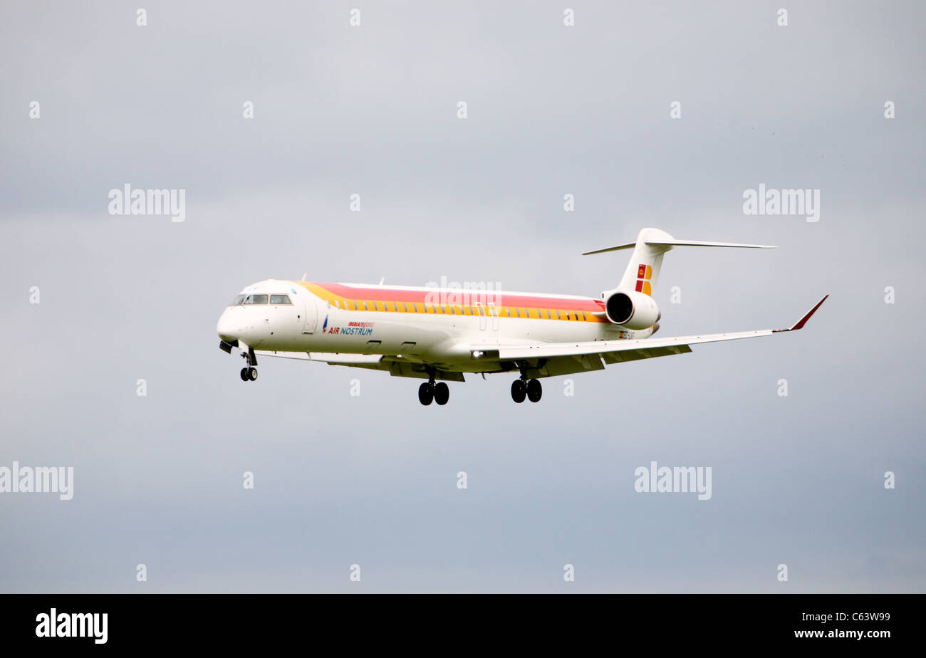 Air Nostrum Flug landet auf dem Flughafen Dublin Stockfoto