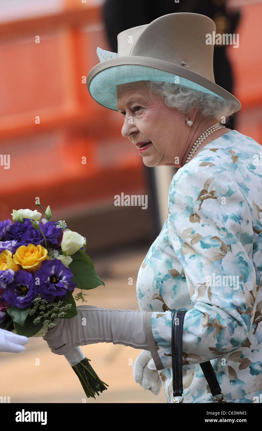 Königin Elizabeth II in Anwesenheit für Königin Elizabeth II besucht Ground Zero in Hommage an die Opfer von 9/11, World Trade Center Site in Downtown Manhattan, New York, NY 6. Juli 2010. Foto von: Kristin Callahan/Everett Collection Stockfoto