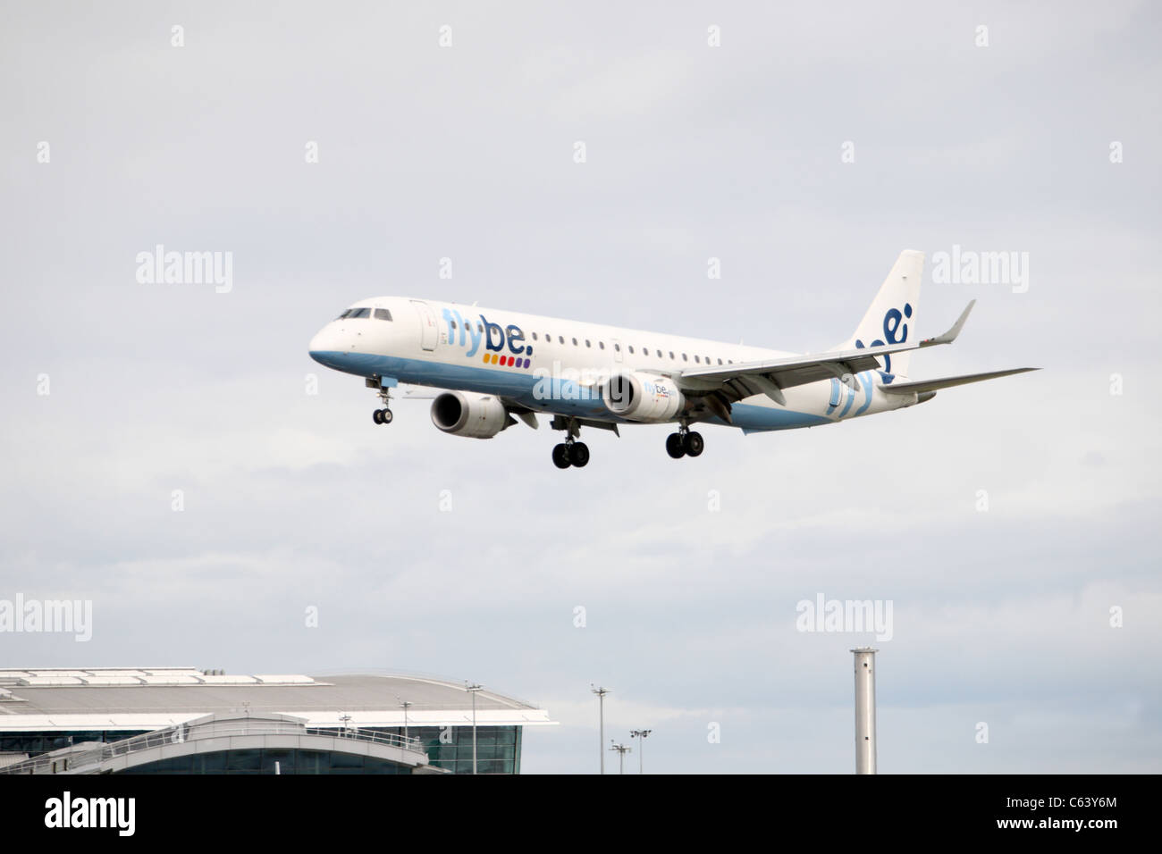 Flybe Flug landet auf dem Flughafen Dublin Stockfoto