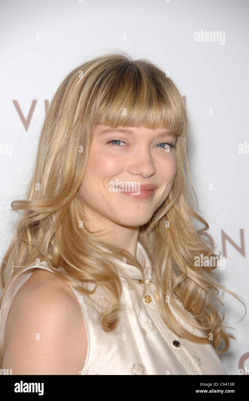 Lea Seydoux im Ankunftsbereich für irgendwo Premiere, Arclight Hollywood, Los Angeles, CA 7. Dezember 2010. Foto von: Michael Germana/Everett Collection Stockfoto