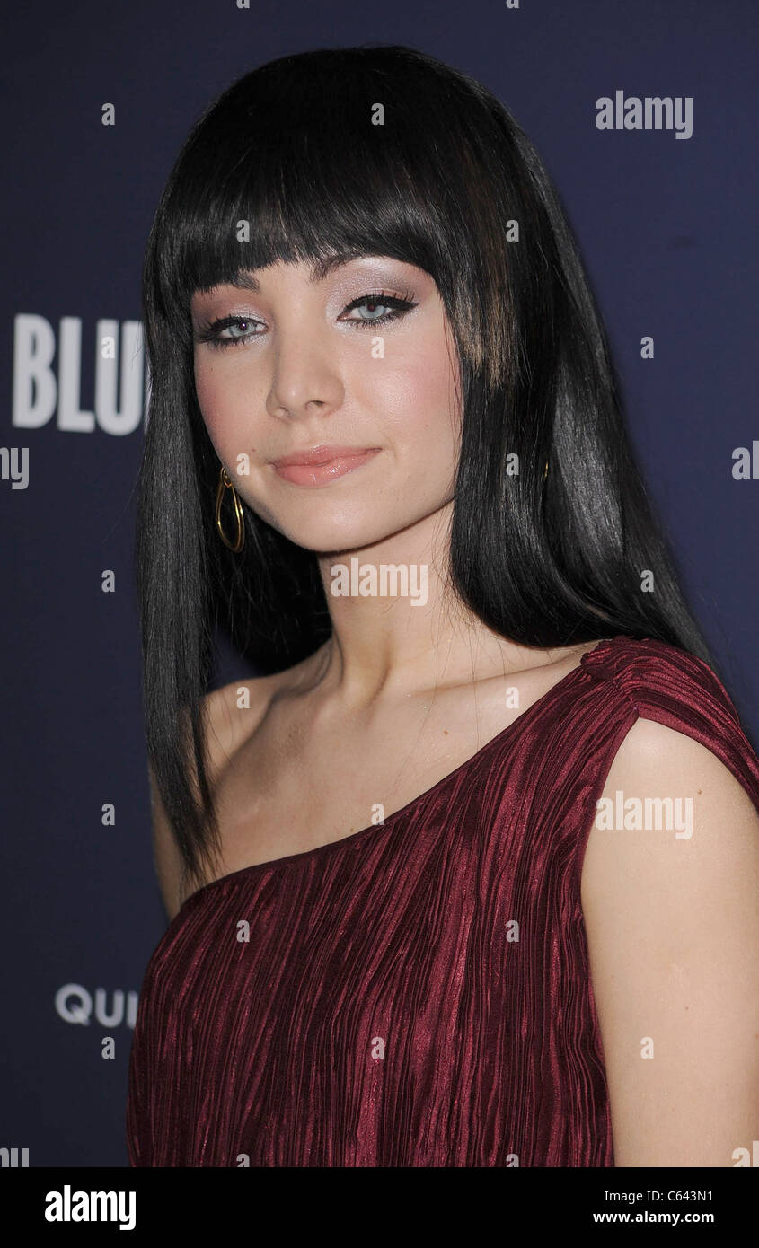 Ksenia Solo im Ankunftsbereich für BLUE VALENTINE Premiere, MoMA Museum of Modern Art, New York, New York 7. Dezember 2010. Foto von: Kristin Callahan/Everett Collection Stockfoto