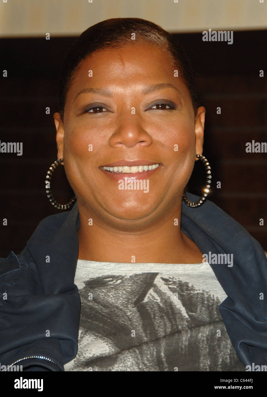 Queen Latifah bei Instore-Auftritt für Queen Latifah unterschreibt Kopien von setzen auf deine Krone, The Grove bei Farmers Market, Los Angeles, CA 1. Juli 2010. Foto von: Dee Cercone/Everett Collection Stockfoto