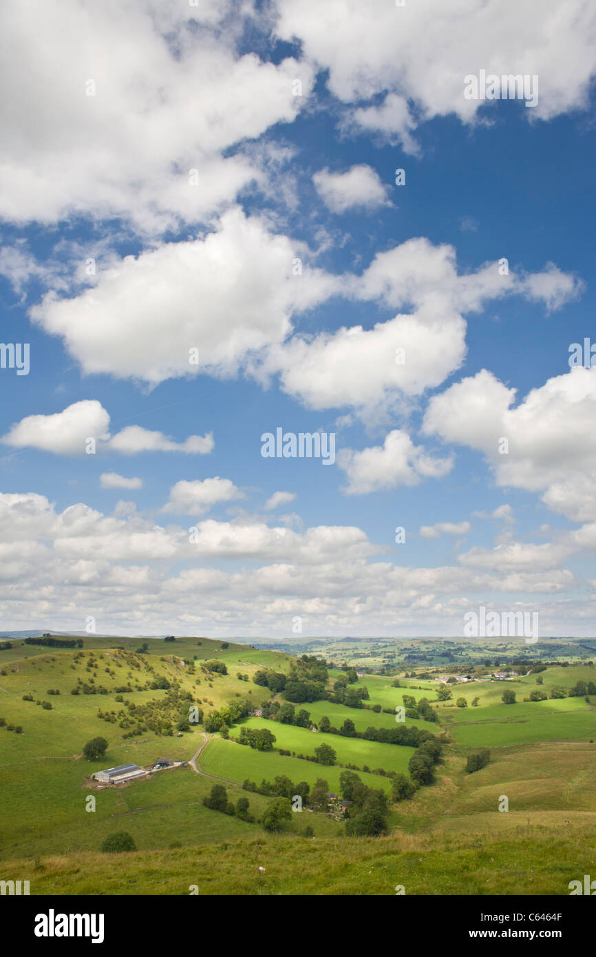 Blick Richtung Norden von Wetton Hügel in der Nähe von Milldale, im Süden von der Peak District, England, UK. Stockfoto
