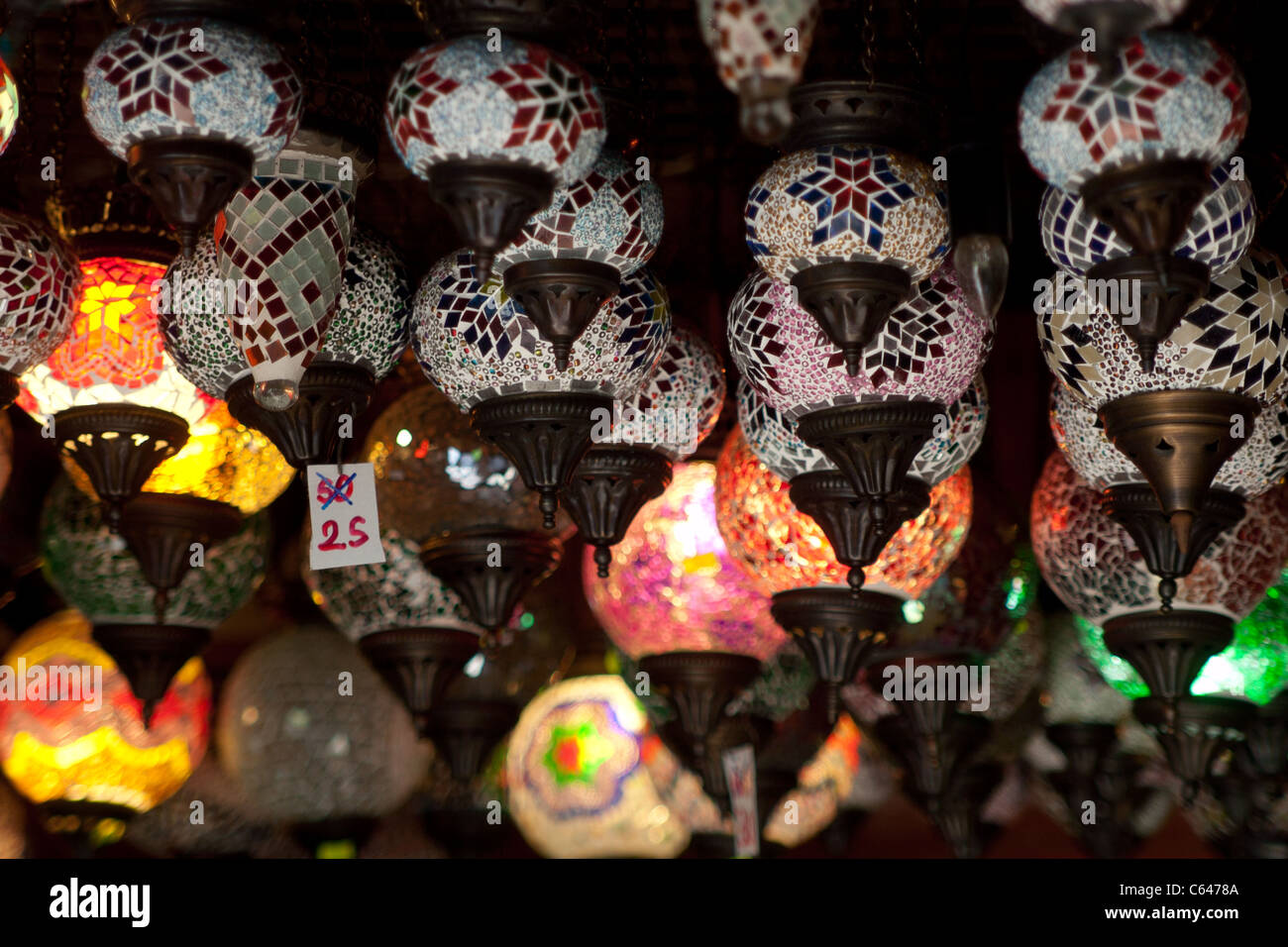 Türkische Lampen in einem Souvenirladen in Olu Deniz, Türkei Stockfoto