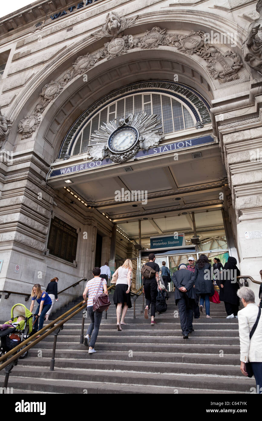 Eingang zum Bahnhof London Waterloo Stockfoto