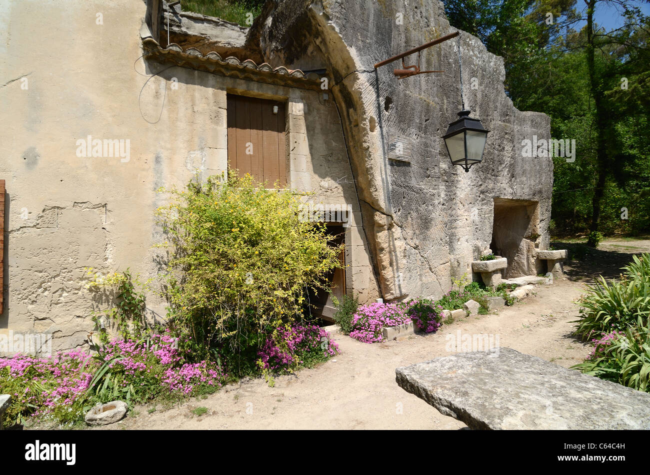 Troglodyte Bauernhaus oder Steinhaus, das Mas de la Pyramide, in der Nähe von Saint-Rémy-de-Provence Provence Frankreich Stockfoto