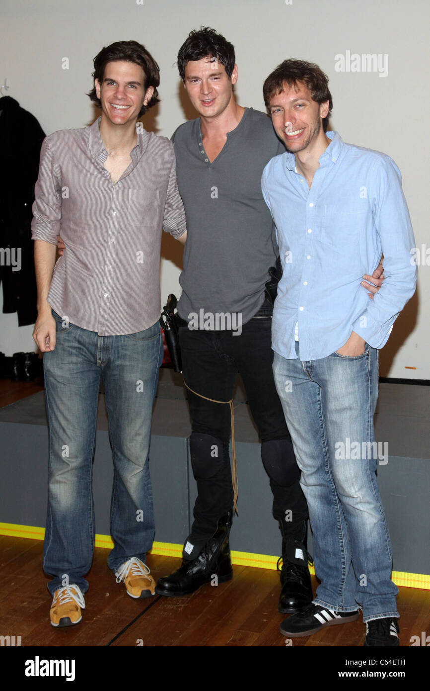 Alex Hölzer, Benjamin Walker, Michael Friedman in die Teilnehmerliste für blutige BLOODY ANDREW JACKSON Broadway Cast Photo-Call, Playwrights Horizons, New York, NY 8. September 2010. Foto von: Rob Kim/Everett Collection Stockfoto