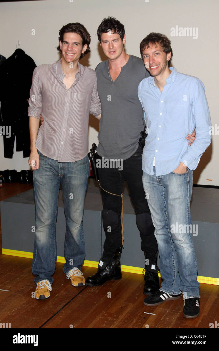 Alex Hölzer, Benjamin Walker, Michael Friedman in die Teilnehmerliste für blutige BLOODY ANDREW JACKSON Broadway Cast Photo-Call, Playwrights Horizons, New York, NY 8. September 2010. Foto von: Rob Kim/Everett Collection Stockfoto