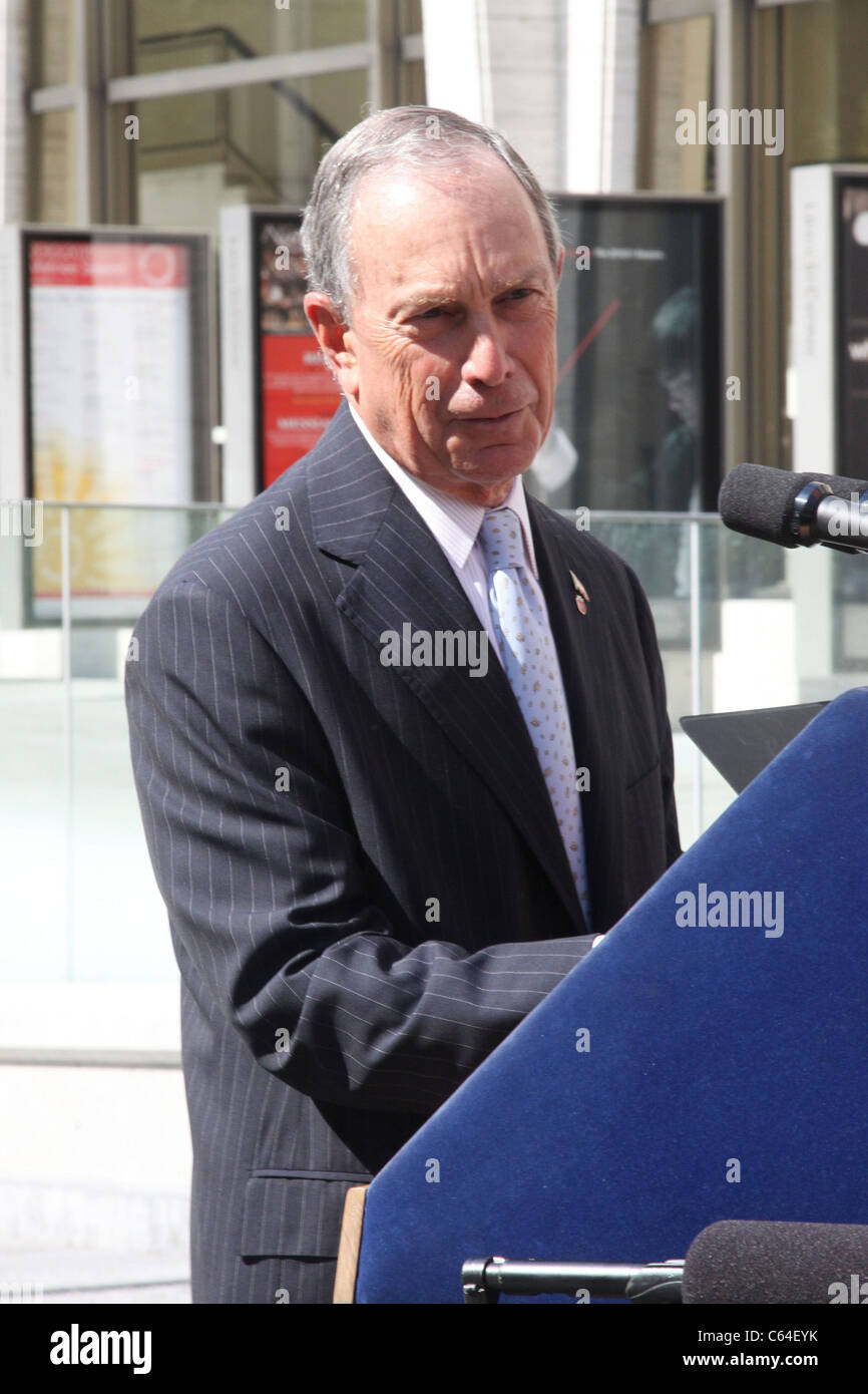 Bürgermeister Michael R. Bloomberg bei der Pressekonferenz für Mercedes-Benz Fashion Woche Auftakt und Lincoln Center Debüt, Columbus Avenue, New York, NY 8. September 2010. Foto von: Rob Kim/Everett Collection Stockfoto