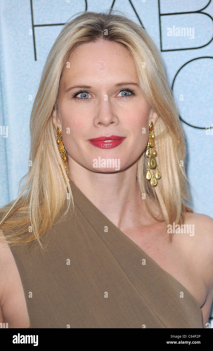 Stephanie March im Ankunftsbereich für RABBIT HOLE Premiere, The Paris Theatre, New York, NY 2. Dezember 2010. Foto von: Kristin Callahan/Everett Collection Stockfoto