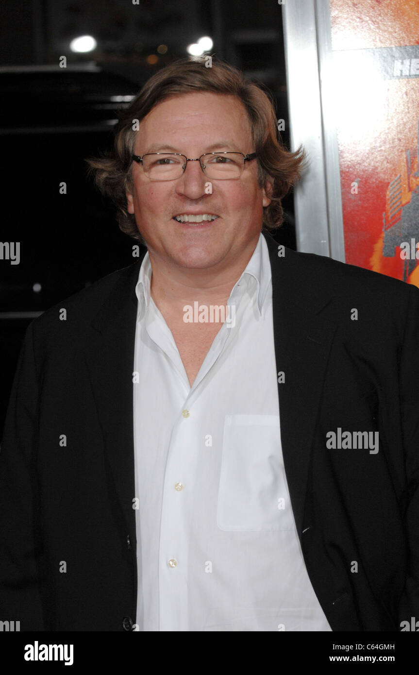 Lorenzo Di Bonaventura im Ankunftsbereich für RED Premiere, Graumans Chinese Theatre, Los Angeles, CA 11. Oktober 2010. Foto von: Elizabeth Goodenough/Everett Collection Stockfoto