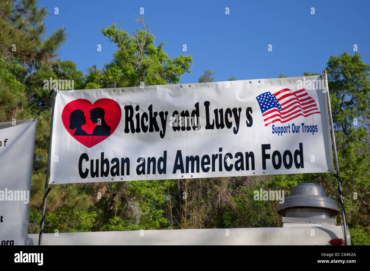 Kanapaha Gärten Spring Festival Gainesville Florida Ricky und Lucy von TV Ruhm kubanische und amerikanische Lebensmittel-kiosk Stockfoto