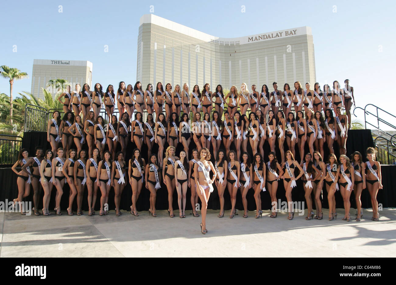 Miss Universe Teilnehmer bei einem öffentlichen Auftritt für Miss Universe offizielle Badeanzug Poster Foto-Shooting, Mandalay Bay Beach, Las Stockfoto