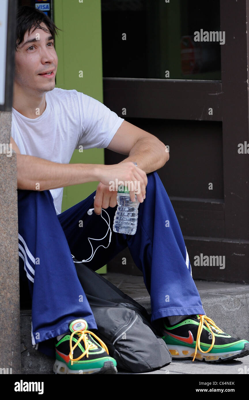 Justin Long, Spaziergänge in Greenwich Village unterwegs für Promi-Schnappschüsse - Montag, New York, NY 12. Juli 2010. Foto von: Ray Tamarra/Everett Collection Stockfoto