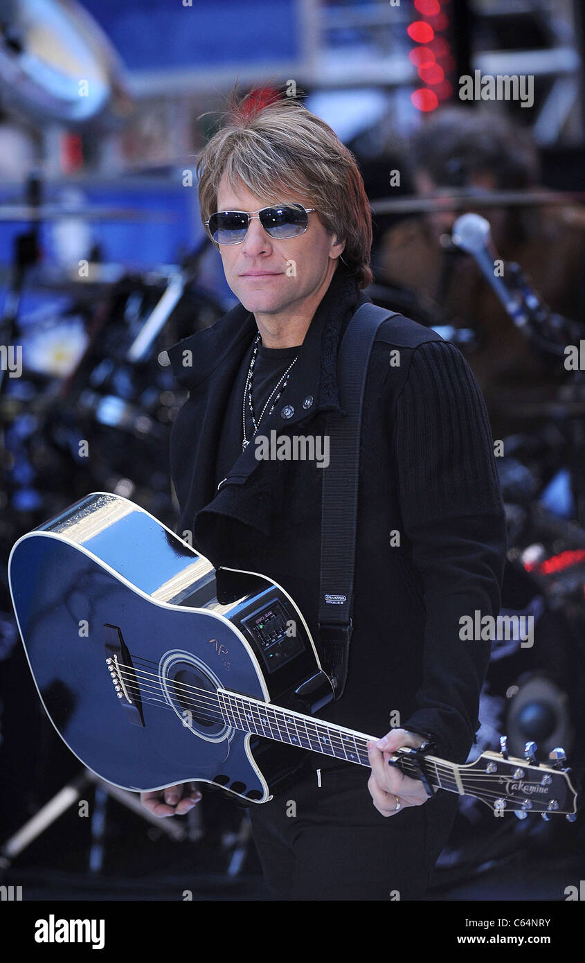 Jon Bon Jovi auf der Bühne für NBC heute zeigen Konzert mit Bon Jovi, Rockefeller Plaza, New York, NY 12. November 2010. Foto von: Kristin Callahan/Everett Collection Stockfoto